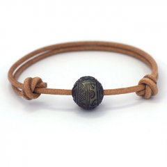 Bracelet en Cuir et 1 Perle de Tahiti Gravée  12.2 mm